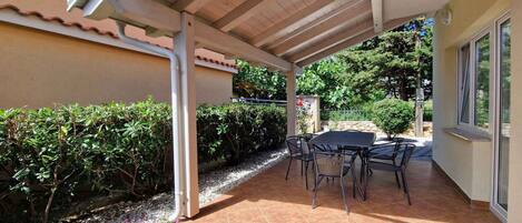 تناول الطعام بالخارج