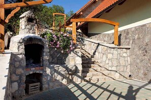 Property grounds - Holiday home in a vineyard (Otočec)