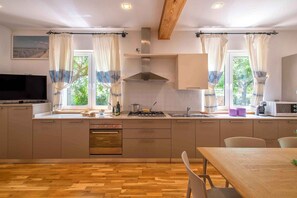Fridge, microwave, oven, stovetop