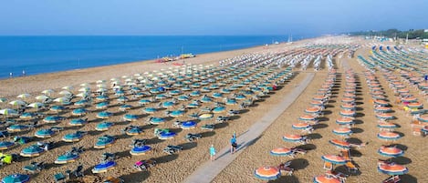 Una spiaggia nelle vicinanze