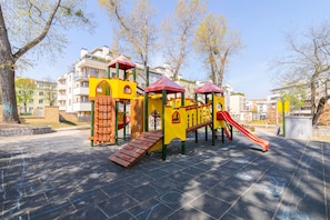 Außen-Kinderspielplatz