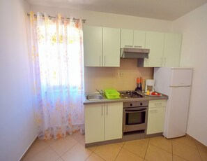 Fridge, oven, stovetop, coffee/tea maker - Holiday apartment with air conditioning (Malinska)
