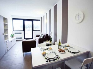 Dining - Holiday apartment mit Klimaanlage und Pool (Loano)