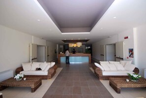 Lobby - Holiday apartment mit Klimaanlage und Pool (Loano)