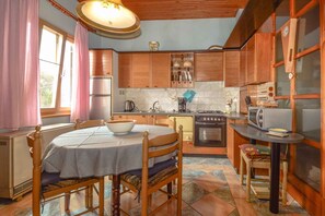 Fridge, oven, stovetop, toaster