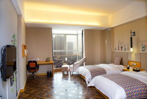 Family Room | Desk, blackout drapes, free WiFi, bed sheets - Huatian Choice Hotel Xiangya Rd Branch (Changsha)
