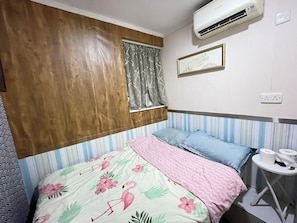 Basic Single Room | Blackout drapes, free WiFi, bed sheets - Cindy Hostel (Kowloon)