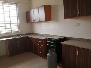 Comfort House, Non Smoking | Dapur peribadi | Peti sejuk, ketuhar, dapur, alat memasak/pinggan mangkuk/perkakas dapur