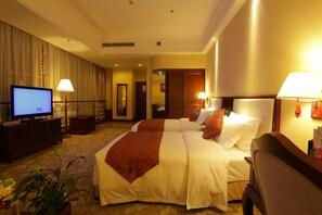 Business Twin Room | Minibar, desk, blackout drapes, iron/ironing board - Ziwei Huatian Grand Hotel (Changsha)