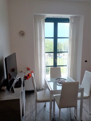 Appartamento, 1 camera da letto | Pasti in camera