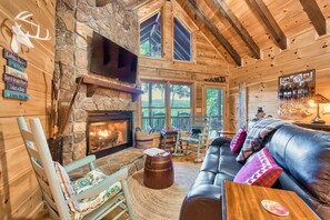 Smart-TV, Kamin, Bücher