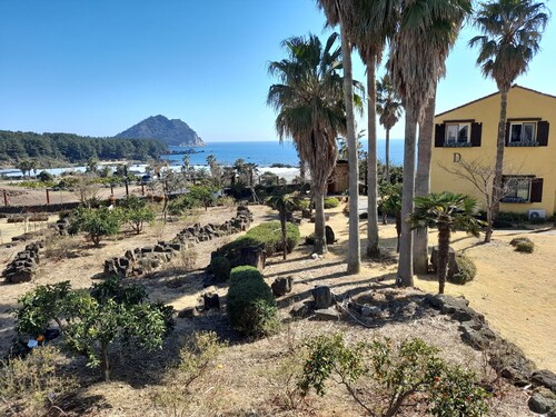 Lime Orange Vill Pension