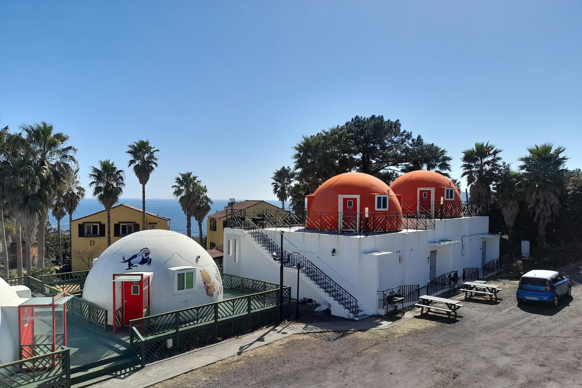 Dome House - No extra futon for child of 6 years old and younger | Private kitchen | Fridge, stovetop, electric kettle, rice cooker