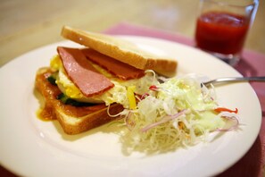 Daily continental breakfast for a fee - Lime Orange Vill Pension (Seogwipo)