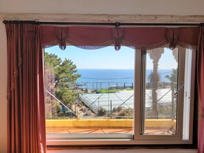 Evergreen Room - No extra futon for child of 6 years old and younger | Balcony - Lime Orange Vill Pension (Seogwipo)