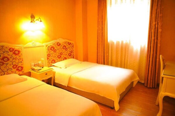Desk, blackout curtains, free WiFi
