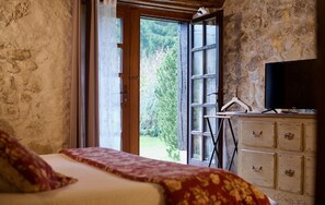 Kamer, 1 twee- of 2 eenpersoonsbedden, terras (Colchique) | Individueel gedecoreerd, individueel gemeubileerd