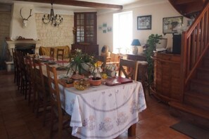 Frühstück und Mittagessen, lokale Küche