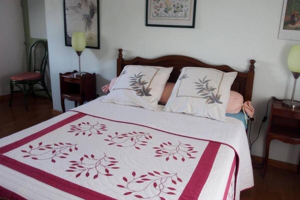 Vierbettzimmer | Verdunkelungsvorhänge, schallisolierte Zimmer, Zustellbetten, Bettwäsche