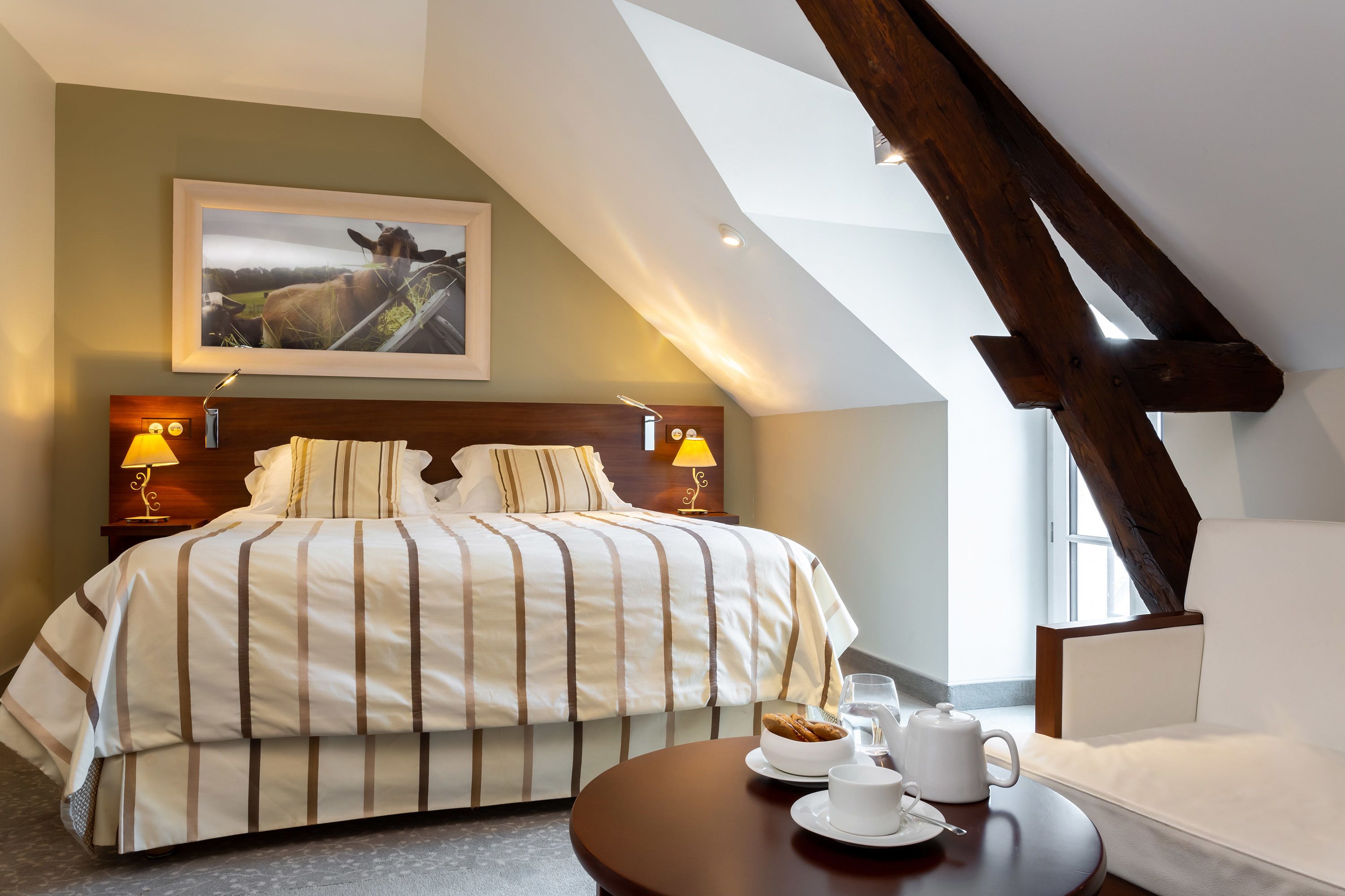 classic double room | premium bedding, minibar, individually decorated, individually furnished