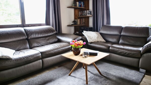 Comfort House, 2 Bedrooms, Non Smoking, Garden View | Living area