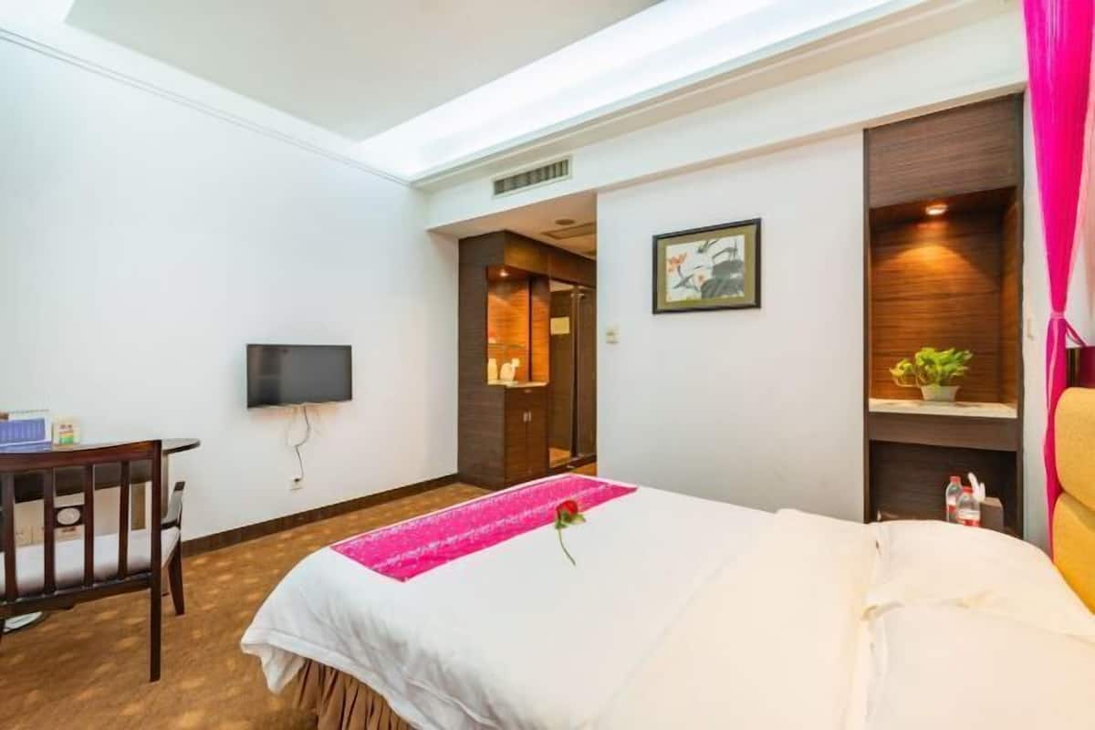 Desk, blackout curtains, iron/ironing board, free WiFi