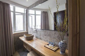 Bathroom sink - City Cottage Hotel Width Alley Branch (Chengdu)