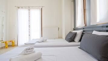 3 bedrooms, iron/ironing board, free cots/infant beds, free WiFi