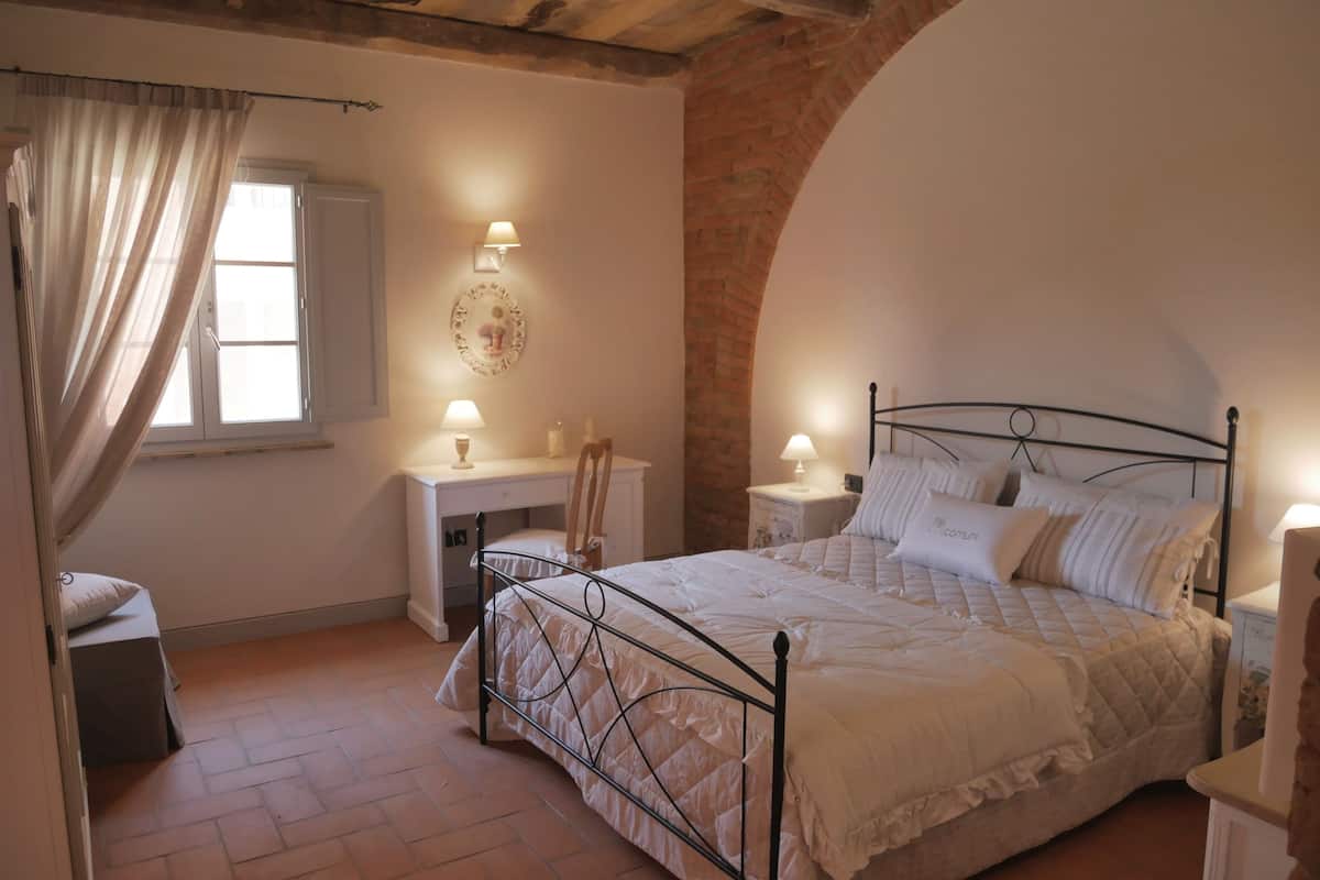 Deluxe Double Room (Castagno) | In-room safe, iron/ironing board (on request), cribs (free)