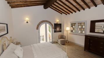 Apartemen, 2 kamar tidur (Millefiori) | Brankas dan dilengkapi dengan perabotan berbeda-beda