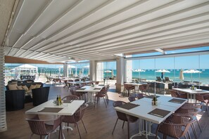 3 restaurants; breakfast, lunch and dinner served  - Effect Algara Beach Club Hotel - All inclusive (Kranevo)