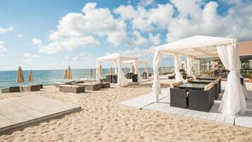 Private beach, sun loungers, beach umbrellas, beach towels