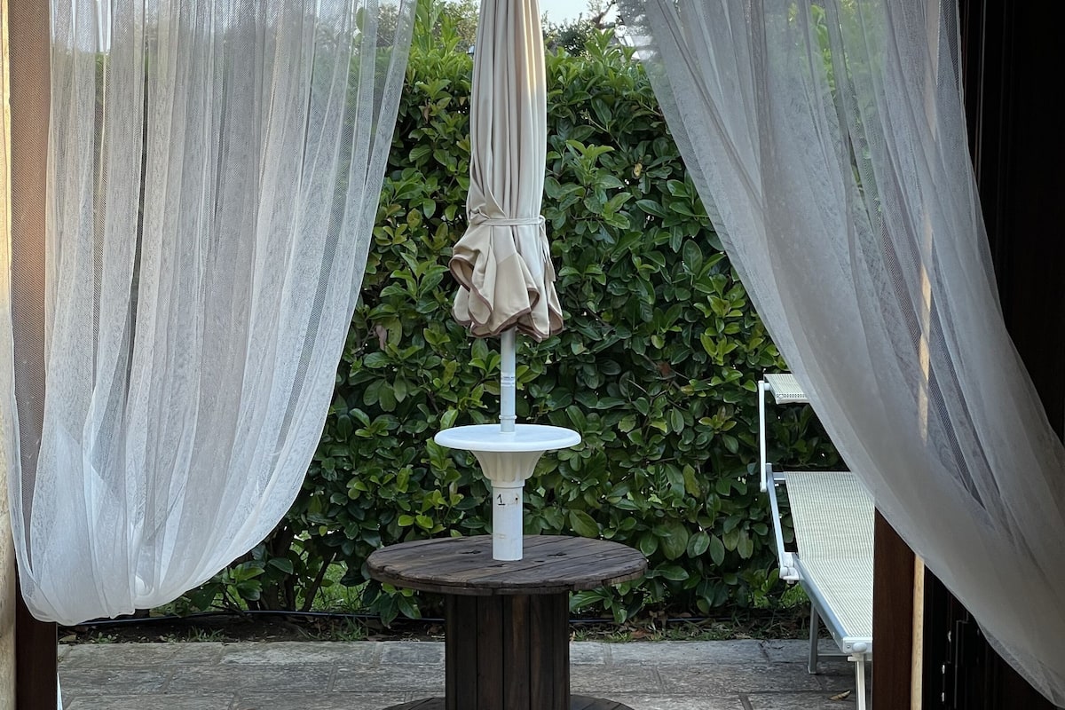 Classic-dobbeltværelse - terrasse | 1 soveværelse, premium-sengetøj, dundyner, senge med topmadrasser
