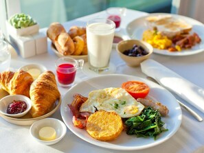 Colazione self-service a pagamento, servita nel weekend 