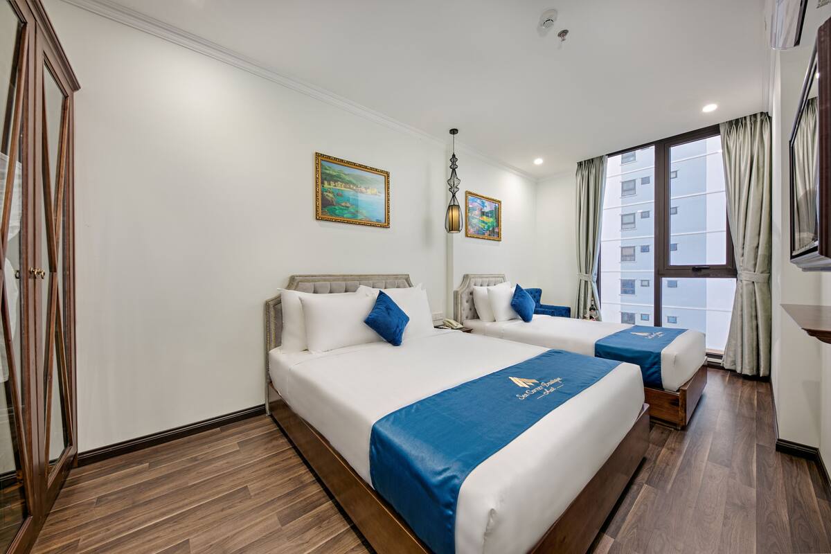 Familie slaapzaal, Meerdere bedden, privébadkamer, uitzicht op zee | 1 slaapkamer, luxe beddengoed, donsdekens, pillowtop-bedden