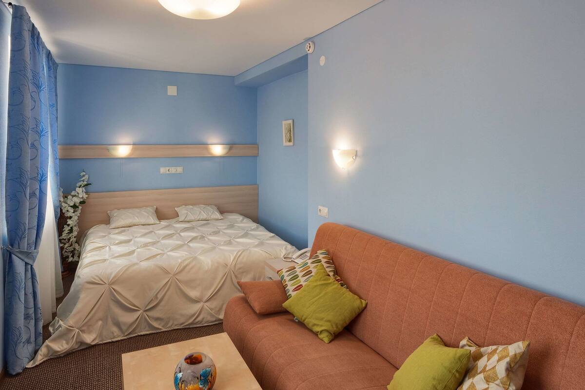 Desk, free WiFi, bed sheets