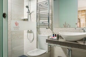 Shower, rainfall showerhead, designer toiletries, hair dryer - Salamanca Luxury Plaza (Salamanca)