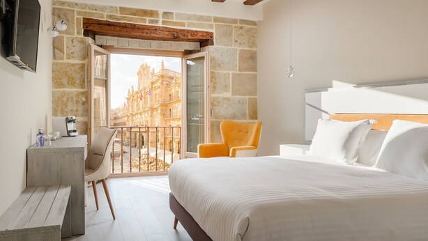 ห้องลักซ์ชัวรี่ดับเบิล (Plaza Mayor view)