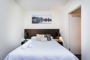 Studio | 2 bedrooms, iron/ironing board, free WiFi, bed sheets