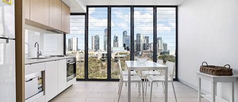 Apartment, 1 Bedroom | In-room dining