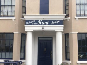 Exterior - The Hunt Lodge (Leighton Buzzard)