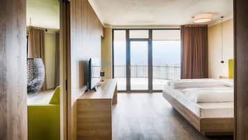 Phòng Suite Deluxe (Gewürztraminer) | Bộ đồ giường kháng dị ứng, minibar, két bảo mật tại phòng, bàn