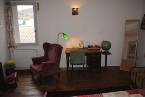 أسرّة أطفال/رضّع (مجانًا) وواي فاي مجانًا وملاءات أسرّة