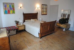 Cunas gratuitas, wifi gratis y ropa de cama