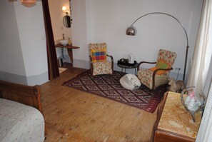 Double Room (La Marquise) | Free cribs/infant beds, free WiFi, bed sheets - Nidelice (Quillan)