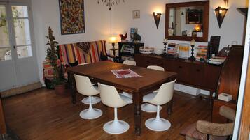 Free daily continental breakfast