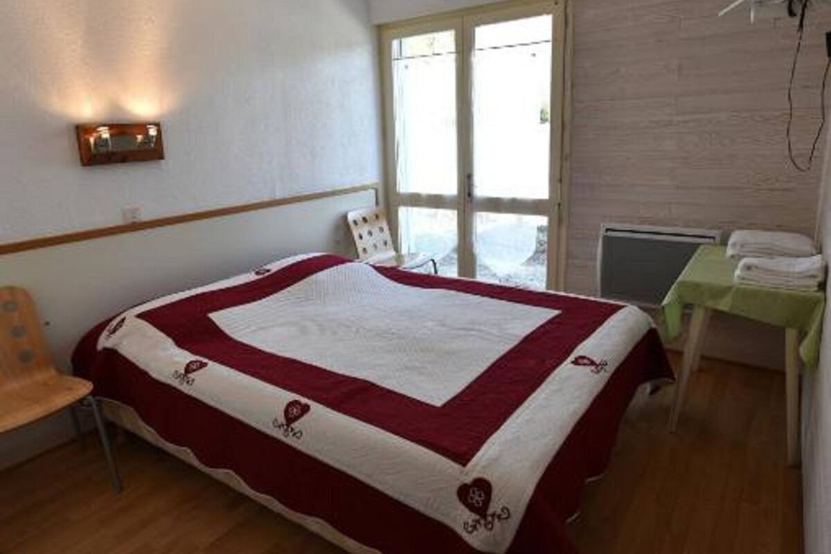 double room | individually decorated, individually furnished, desk