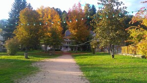 Property grounds - Logis Hôtel les Lodges Du Lac (Saint-Alban-de-Montbel)