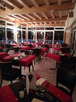 Interior - Logis Hôtel les Lodges Du Lac (Saint-Alban-de-Montbel)