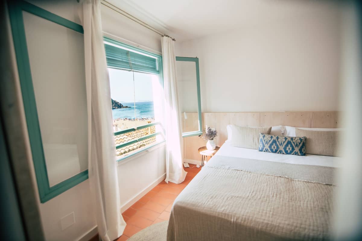 Camera doppia, vista mare | Biancheria da letto di alta qualità, copriletto in piuma